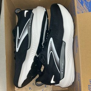 Brand New Men’s Size 9 Brooks Glycerin GTS 22